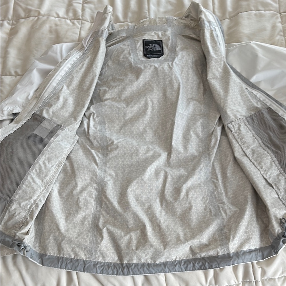 north face white windbreaker - Picture 3 of 3